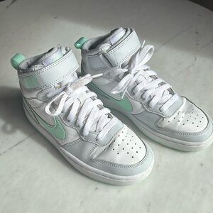 Nike Boys High Top Sneakers 3.5Y